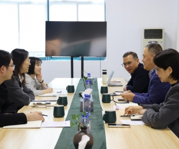 ������ע��ʵ��������ͬ��ı����